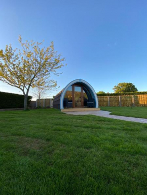 Benone Getaways- 'Causeway' Luxury Glamping Pod